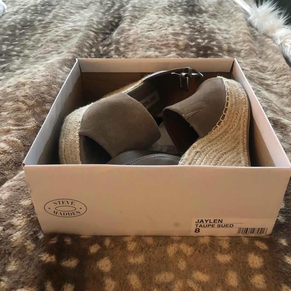 EUC Steve Madden Jaylen wedged size 8